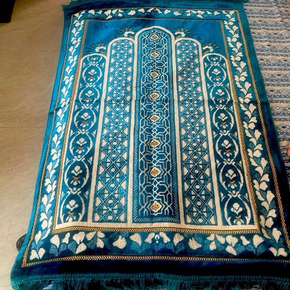 Rug, Prayer Rug, made in Turkey. Around 3.5 feet by 2 feet.